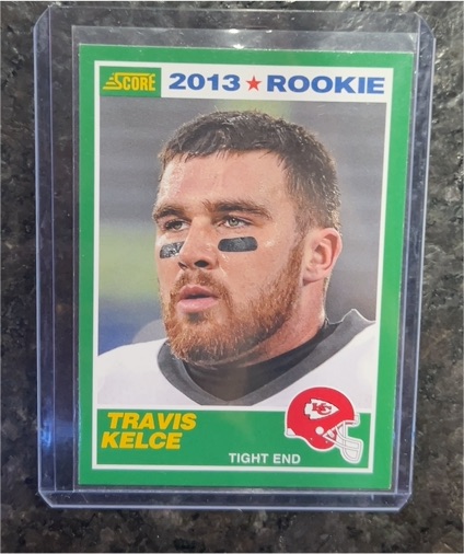 2013 Panini Score #431 Travis Kelce Rookie Card — front