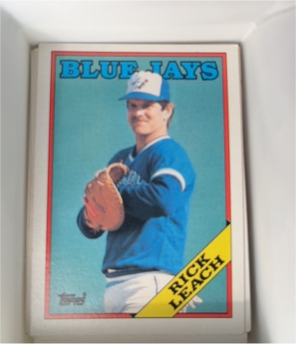 1988 Topps #323 Rick Leach — front