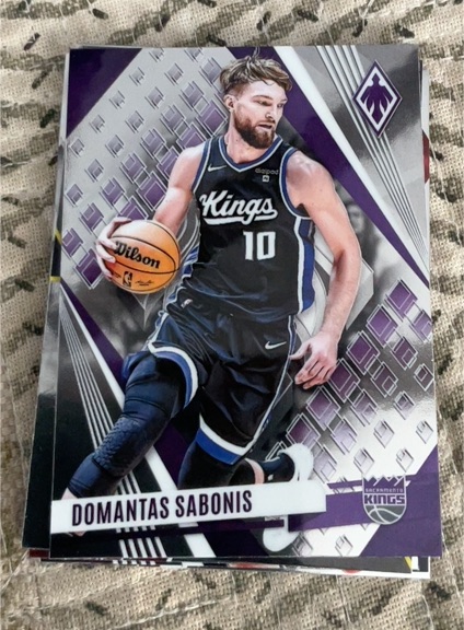 2023-24 Panini Phoenix #89 Domantas Sabonis — front