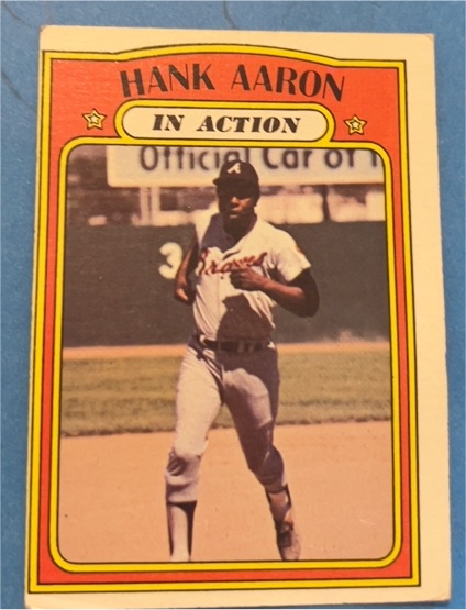 1972 Topps #300 Hank Aaron In Action — front