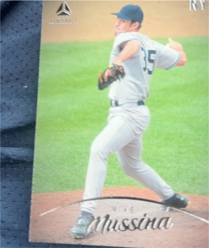 2023 Panini Chronicles Luminance #16 Mike Mussina — front