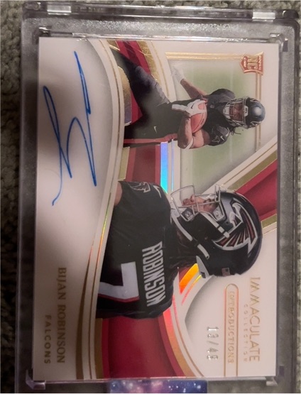 2022 Panini Immaculate Collection #19 Bijan Robinson — front