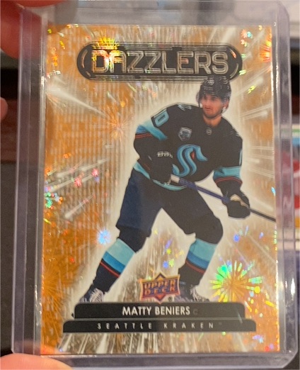 2022-23 Upper Deck Series 1 Dazzlers #DZ-18 Matty Beniers — front