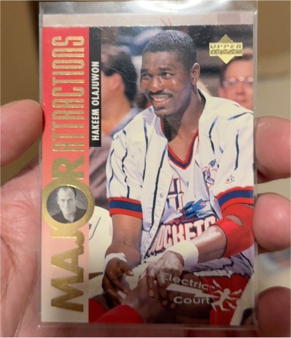 1995-96 Upper Deck Major Attractions #343 Hakeem Olajuwon — front
