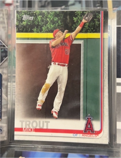 2019 Topps #100 Mike Trout — front