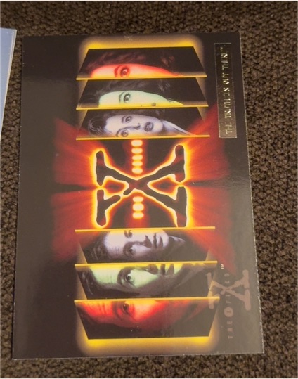 1995 Topps The X-Files Trading Card — front