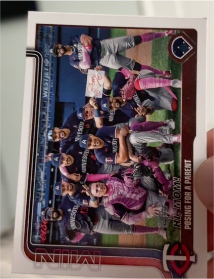 2025 Topps Series 2 #584 Minnesota Twins Team "Hi Mom!" — front