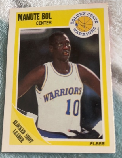 1989-90 Fleer #52 Manute Bol — front
