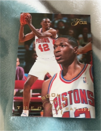 1995-96 Flair #214 Theo Ratliff — front