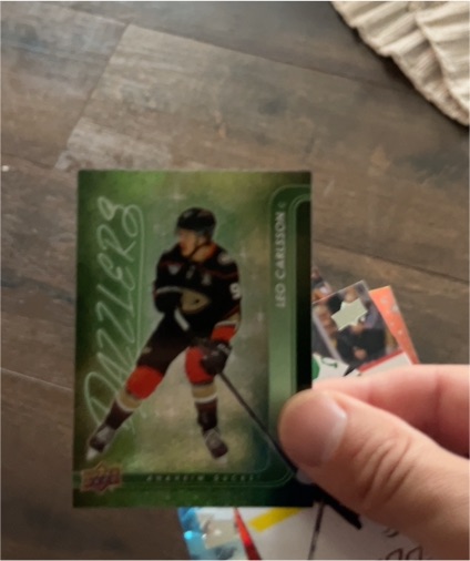 2024-25 Upper Deck Series 1 Dazzlers Green #DZ-40 Leo Carlsson — front