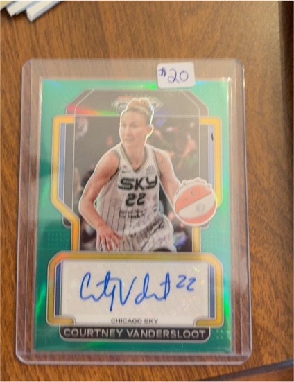 2022 Panini Prizm WNBA Signatures #SG-CVS Courtney Vandersloot Auto — front