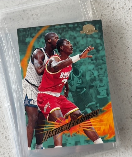 1995-96 SkyBox Premium #47 Hakeem Olajuwon — front