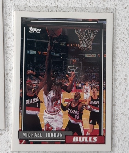 1992-93 Topps #141 Michael Jordan — front