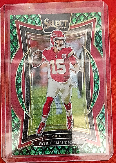 2024 Panini Select #33 Patrick Mahomes II Concourse Silver Prizm Die-Cut — front