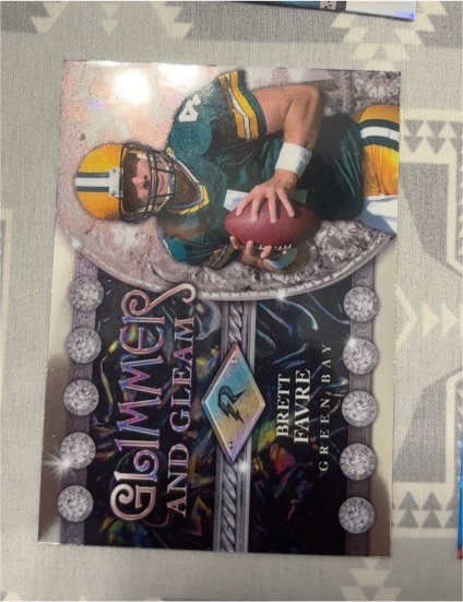 1997 Pinnacle Glimmer and Gleam #G1 Brett Favre — front