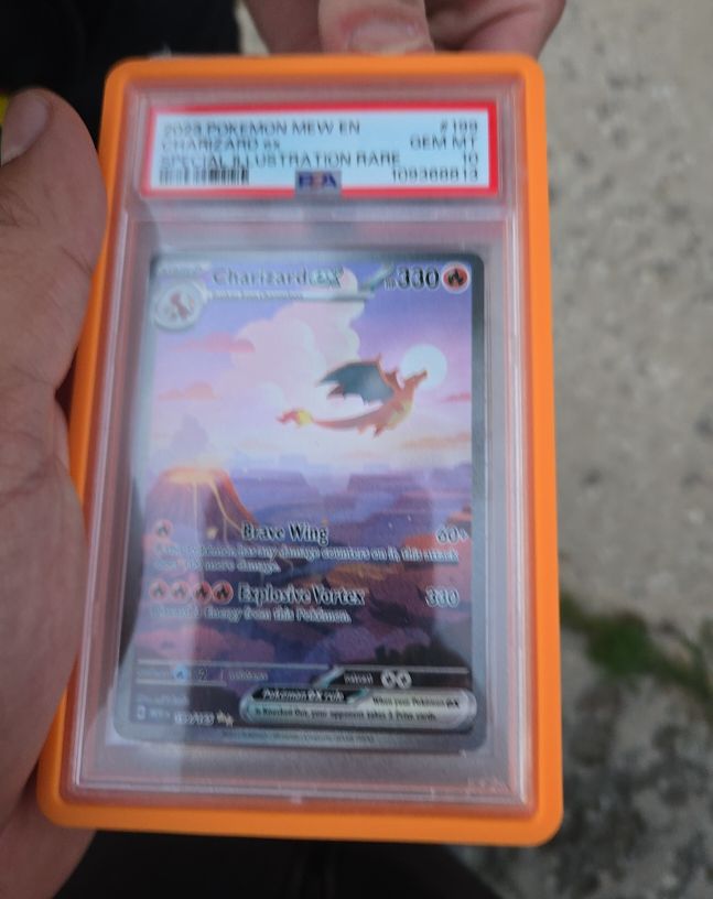 2023 Pokémon #032 Charizard — front