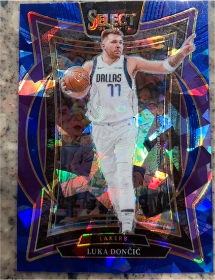 2022 Panini Select #77 Luka Dončić — front