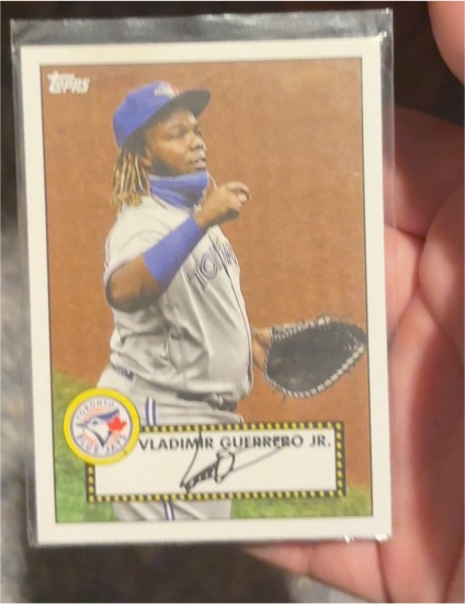 2022 Topps #11 Vladimir Guerrero Jr. — front