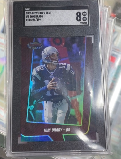 2005 Bowman's Best #9 Tom Brady Red 224/499 — front