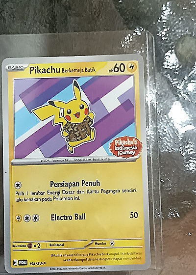 2022 Pokémon 154/SV-P Pikachu Berkemaja Batik — front
