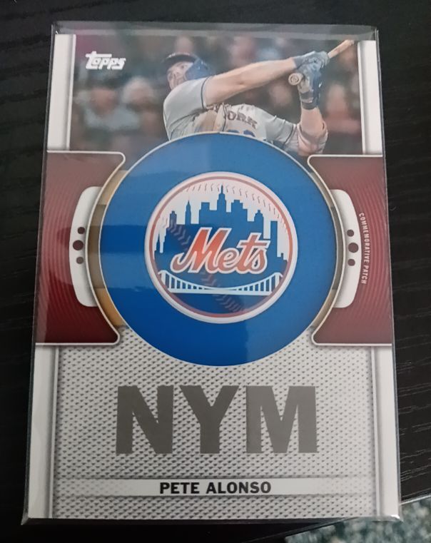 2021 Topps Commemorative Patch #NYM Pete Alonso — front