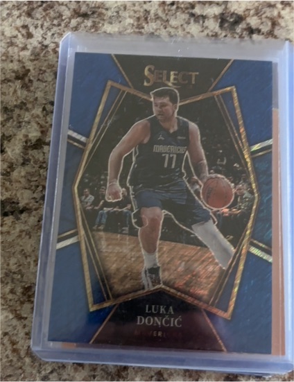 2021 Panini Select #77 Luka Dončić — front