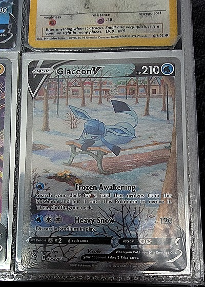 2021 Pokémon #025 Glaceon V — front