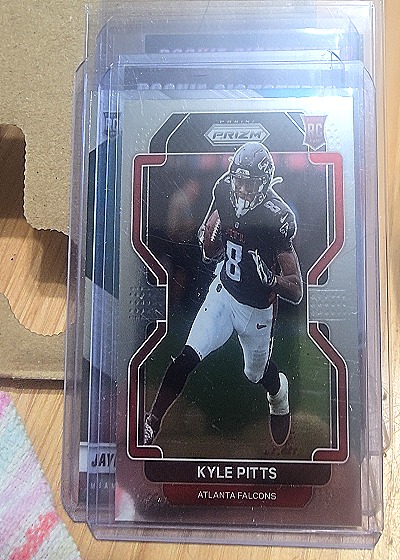 2021 Panini Prizm #8 Kyle Pitts — front