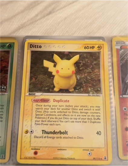2005 Pokemon EX Delta Species #39 Ditto (Pikachu) — front