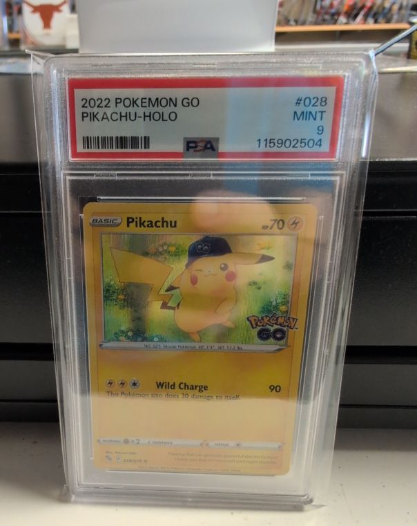 2022 Pokémon GO #028 Pikachu Holo — front