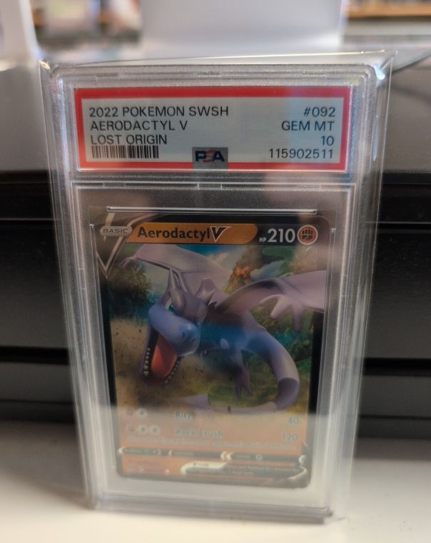 2022 Pokémon SWSH #092 Aerodactyl V Lost Origin — front