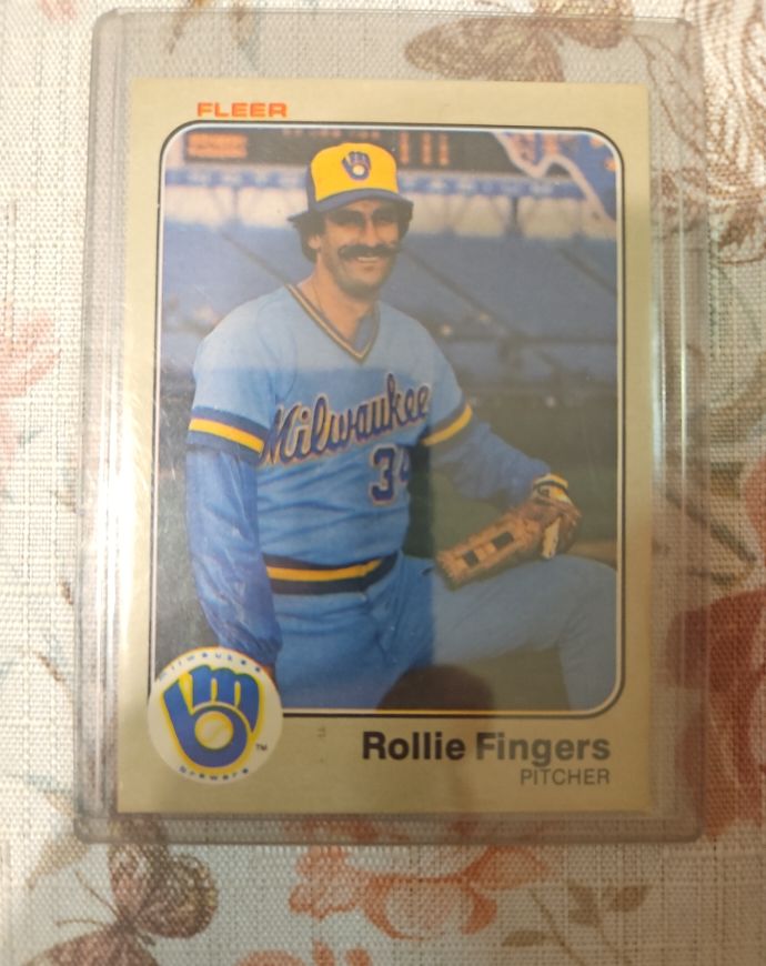 1983 Fleer #33 Rollie Fingers — front