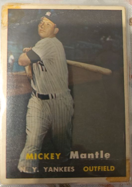 1957 Topps #95 Mickey Mantle — front