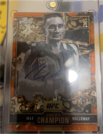 2025 Topps Chrome UFC Max Holloway Mark Of A Champion #25 — front