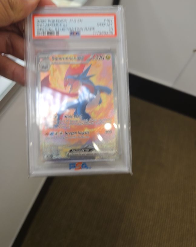 2023 Pokémon Scarlet & Violet #270 Salamence VMAX — front