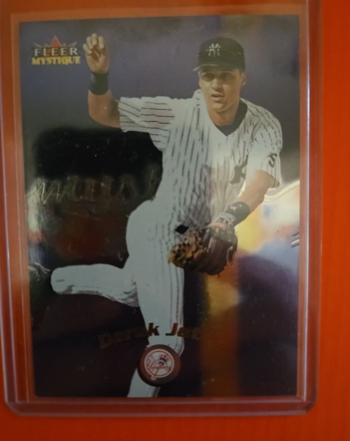 2000 Fleer Mystique #1 Derek Jeter — front