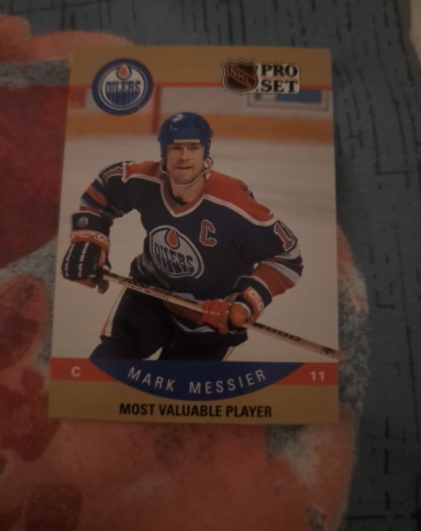 1990 Pro Set #397 Mark Messier — front
