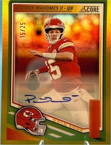 2025 Panini Score #15/25 Patrick Mahomes II Gold Zone — front