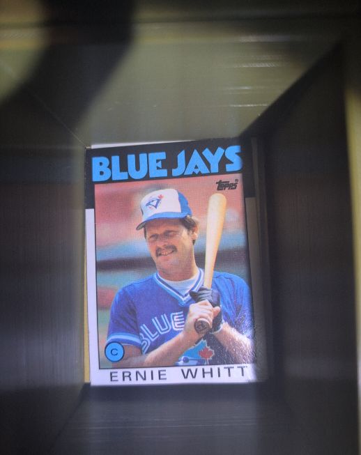 1986 Topps #673 Ernie Whitt — front