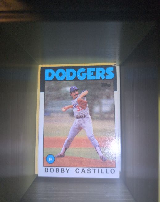 1986 Topps #252 Bobby Castillo — front