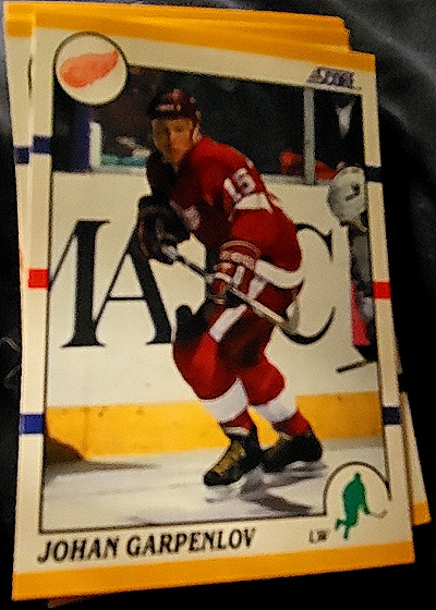 1990-91 Score Rookie and Traded #17T Johan Garpenlov — front