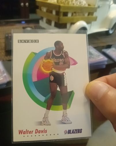 1991-92 SkyBox #236 Walter Davis — front