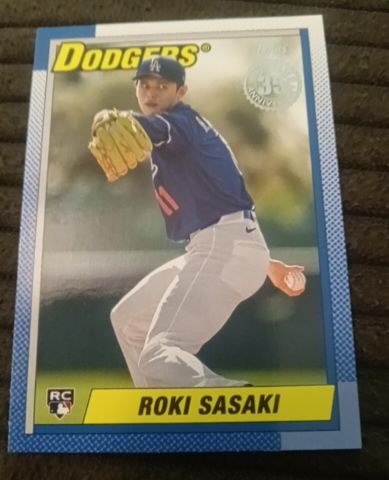 2025 Topps Series 2 1990 Topps #90B2-37 Roki Sasaki — front