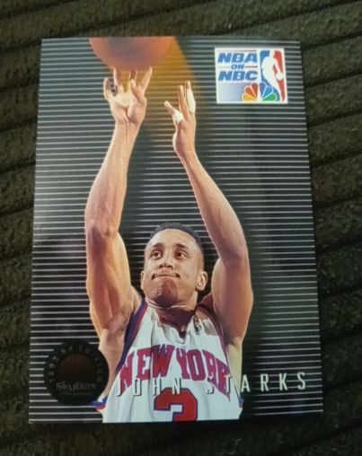 1993-94 SkyBox Premium #13 John Starks — front