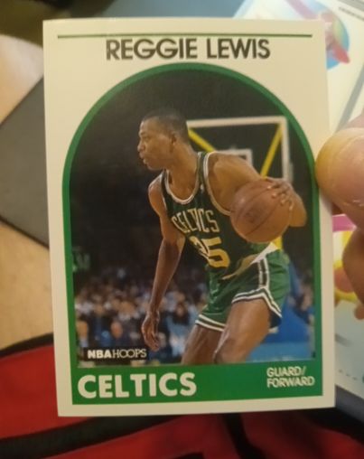 1989-90 NBA Hoops #17 Reggie Lewis — front