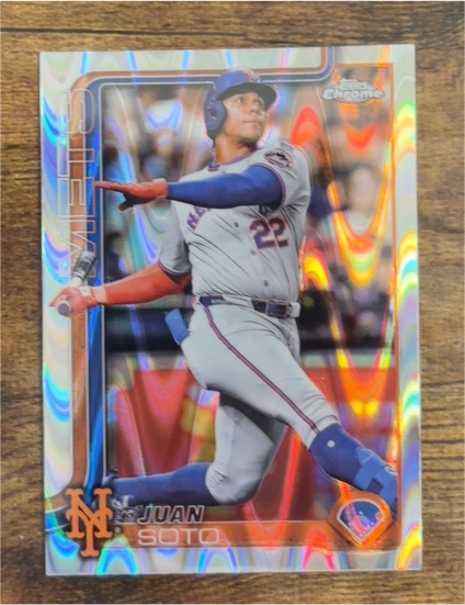 2025 Topps Chrome #200 Juan Soto — front
