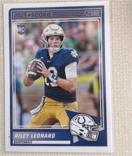 2025 Panini Score #9 Riley Leonard — front