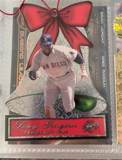 2000 Pacific Christmas #17 Tony Gwynn — front