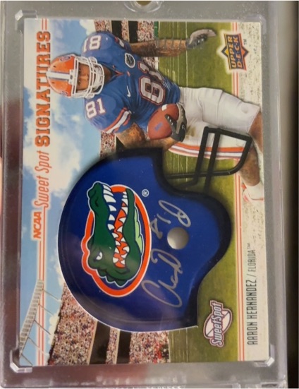 2010 Upper Deck NCAA Sweet Spot Signatures # Aaron Hernandez — front