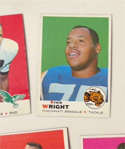 1969 Topps Football #212 Ernie Wright — front